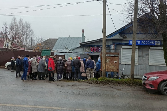 В 15-е отделение связи в Иванове выстроилась огромная очередь